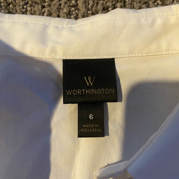 Worth infront White Button Up top - Picture 3 of 3